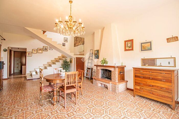 Casa con 6 locali in vendita in Via del Colle, Selci