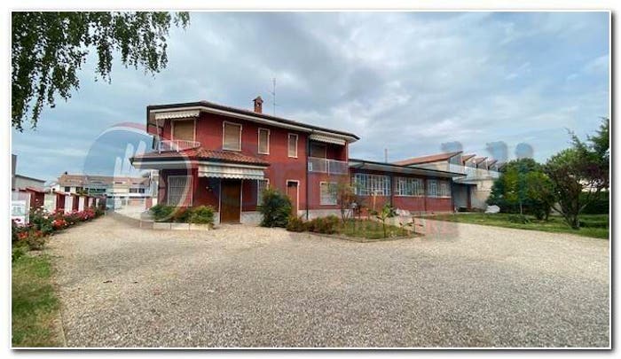 Casa trilocale in vendita in Viale Sforza, Abbiategrasso