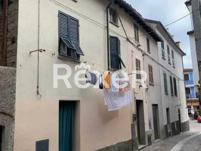 Casa con 6 locali in vendita in Via Mario Ferrettino, Centro, Mornese