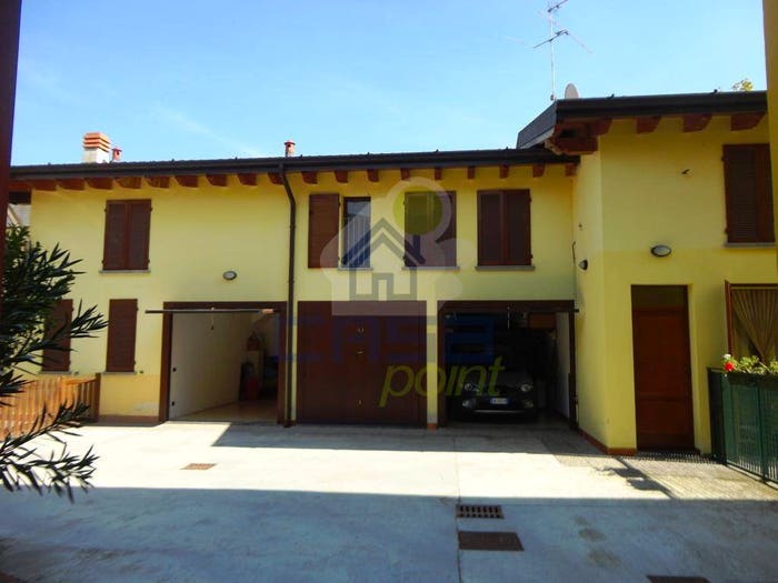 Appartamento trilocale in vendita in Via Martiri della Libertaà n, Pieve Delmona, GadescoPieve Delmona