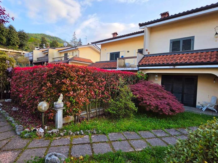 Casa con 5 locali in vendita in Besano