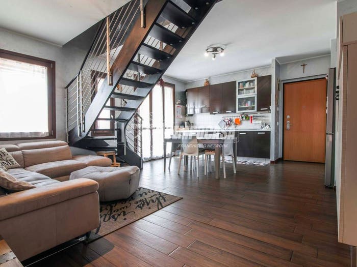 Appartamento quadrilocale in vendita in Via Alberto da Giussano, Centro, Marnate