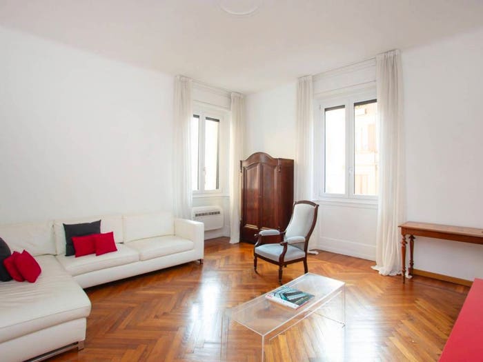 Appartamento trilocale in vendita in Corso San Gottardo, Milano
