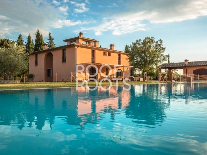 Casa con 6 locali in vendita in Viale Risorgimento, Peccioli