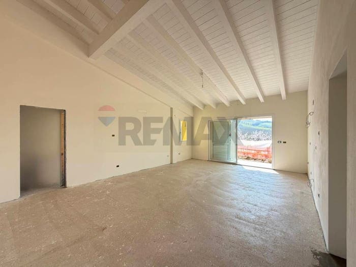 Casa quadrilocale in vendita in Via Piane, Piane, Camerata Picena
