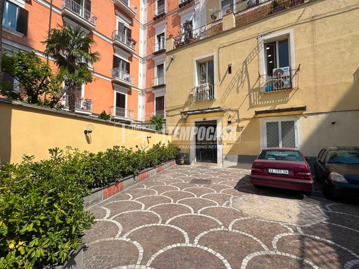 Appartamento quadrilocale in vendita in Piazza Saverio Mercadante, Piazza Amedeo Parco Margherita, Napoli