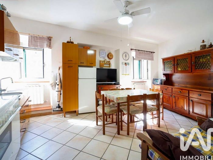 Appartamento quadrilocale in vendita in Via delle mura, Centro, Castel del Piano
