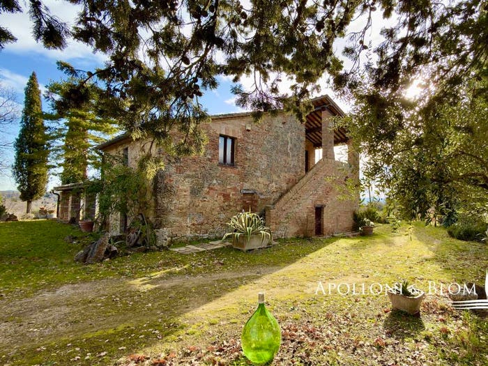Casa con 6 locali in vendita in Strada dei Poggi, Cetona