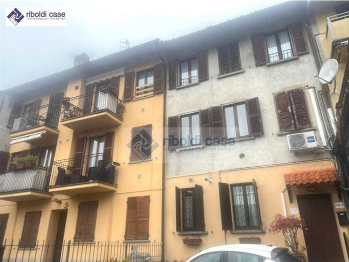 Appartamento trilocale in vendita in via Risorgimento, Centro, Barzanò