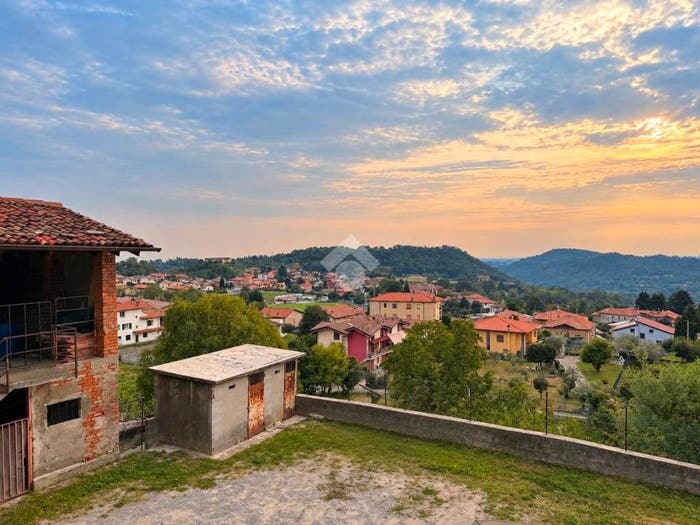 Casa trilocale in vendita in Via Alfredo Biffi, Centro, Villa d'Adda