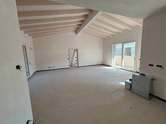 Appartamento quadrilocale in vendita in Via San Francesco d'Assisi, Centro, Merate