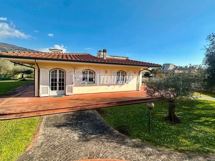 Casa con 6 locali in vendita in Via della Sala, Mirteto, Massa