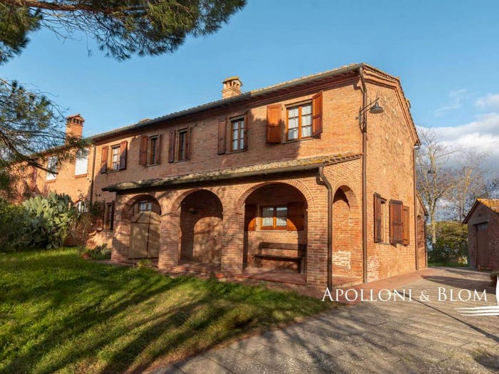 Casa con 6 locali in vendita in Via del Santo, Acquaviva, Montepulciano