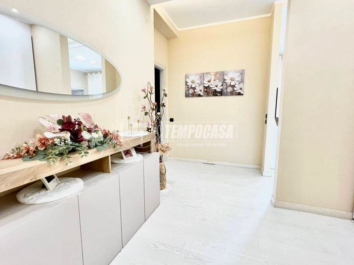 Appartamento quadrilocale in vendita in Via Cavour, Centro, Lonate Pozzolo