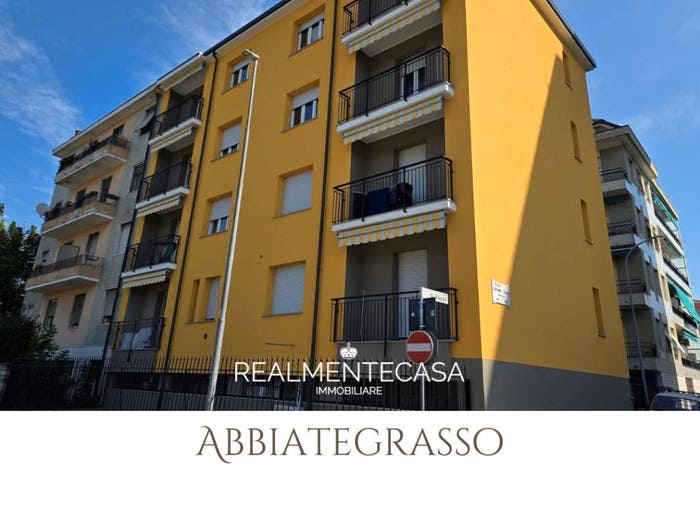 Appartamento trilocale in vendita in Via Francesco Giramo, Abbiategrasso
