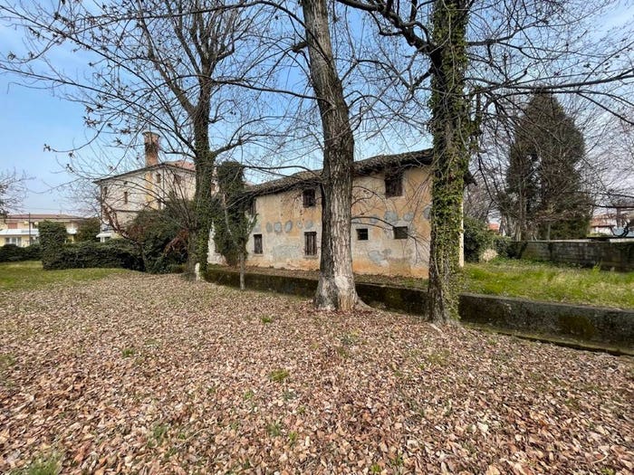 Casa con 6 locali in vendita in Centro, Giavera del Montello