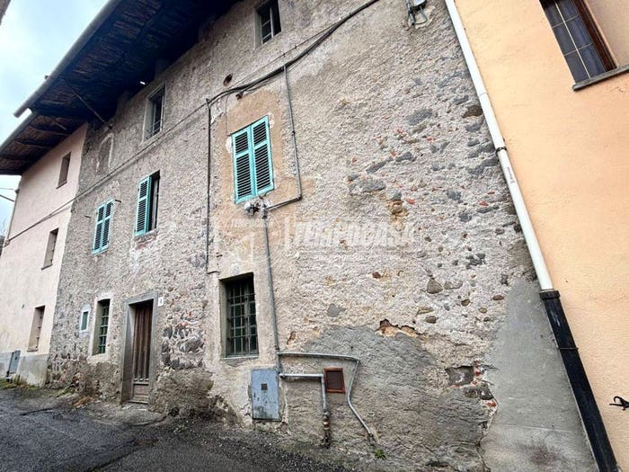 Appartamento con 6 locali in vendita in Via Maestra, Pavignano, Biella