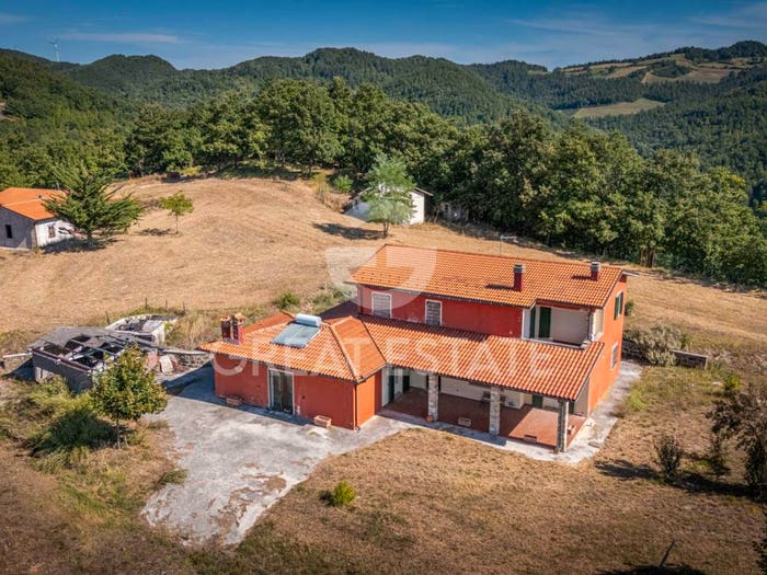 Casa con 6 locali in vendita in Via San Francesco, Apecchio