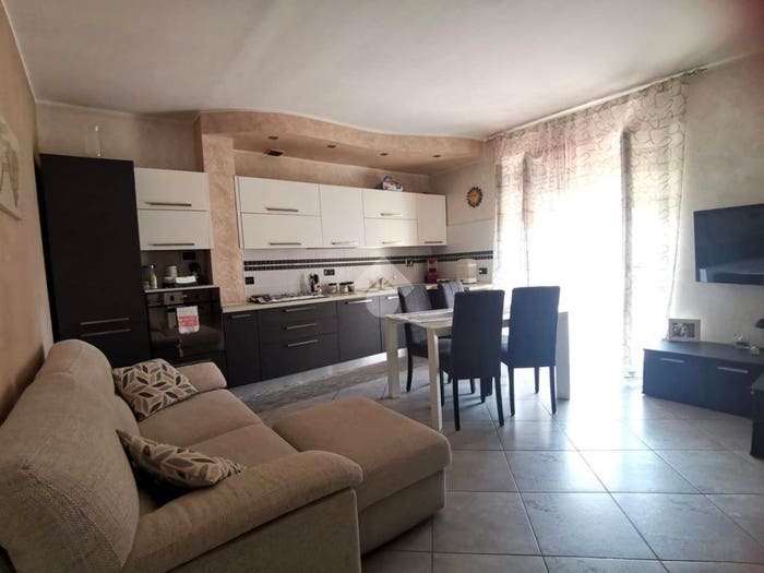 Appartamento trilocale in vendita in Via stazione, Centro, None