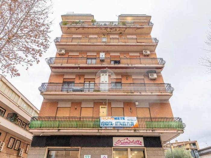 Appartamento quadrilocale in vendita in Via Antonio Locatelli, Centro, Guidonia Montecelio