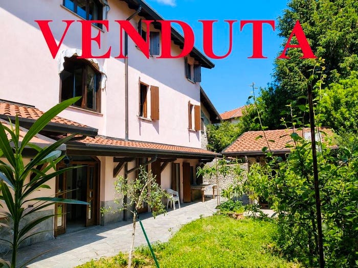 Casa quadrilocale in vendita in Via Francesco Aluigi, Bulgorello, Cadorago