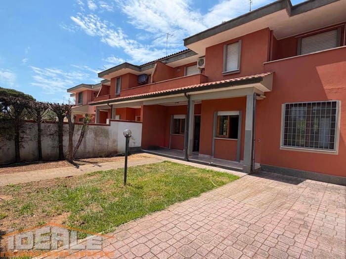 Casa quadrilocale in vendita in Vicolo Roma, Villa Claudia, Anzio