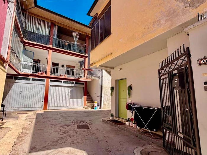 Casa con 6 locali in vendita in Vicolo del Bastone, Centro, Caravaggio