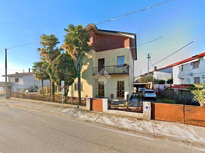 Casa con 6 locali in vendita in Via tolmino, Via Cividale, Udine
