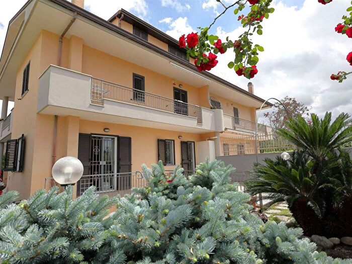 Casa con 6 locali in vendita in Via Pavia, Casagiove