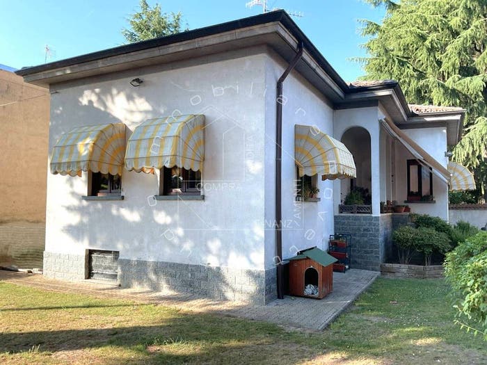 Casa quadrilocale in vendita in Via Giovanni Locarno, Crenna Bettolino, Gallarate