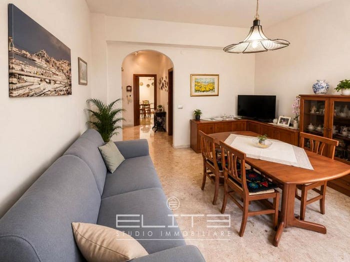 Appartamento quadrilocale in vendita in Via Cingoli, Le Grazie, Ancona