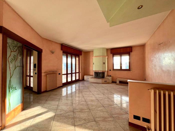 Appartamento quadrilocale in vendita in Via Monte Farno, Centro, Gandino