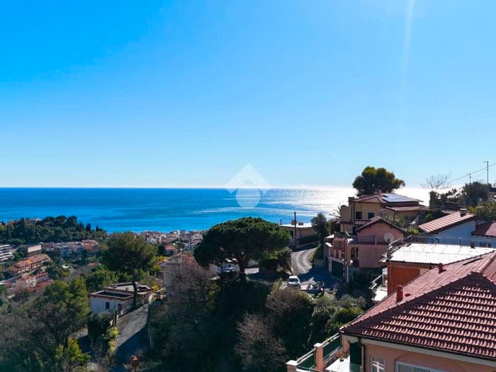 Appartamento trilocale in vendita in Via Aleramo, Moglio, Alassio