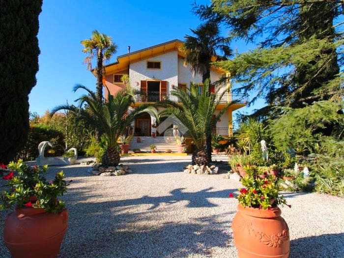 Casa con 6 locali in vendita in Contrada Chiarino, Recanati