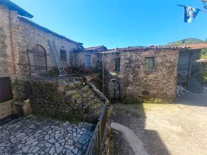 Casa con 6 locali in vendita in Vicolo Delle Logge No Number, Piazza Al Serchio San Michele, Piazza al Serchio