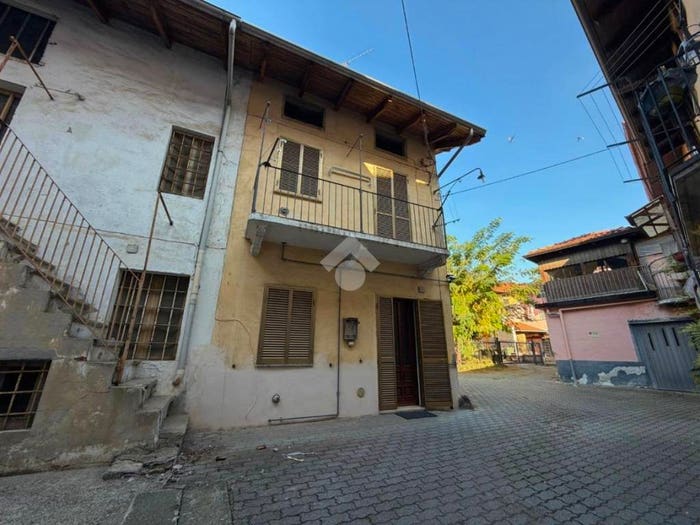 Casa bilocale in vendita in Via Edmondo de Amicis, Centro, Santhià