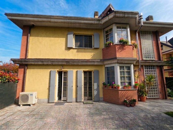 Casa quadrilocale in vendita in Via Sant'Antonino Ticino, Madonna Regina, Busto Arsizio