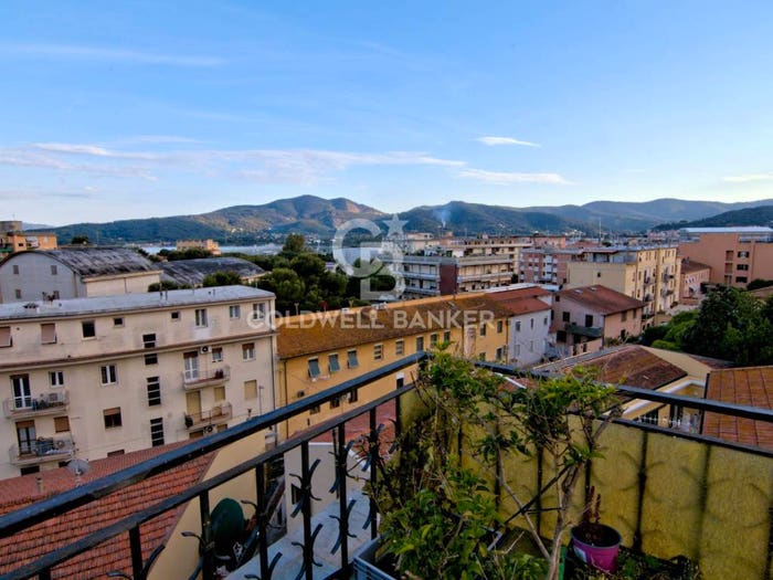 Appartamento quadrilocale in vendita in Via dei Mille, Centro, Portoferraio