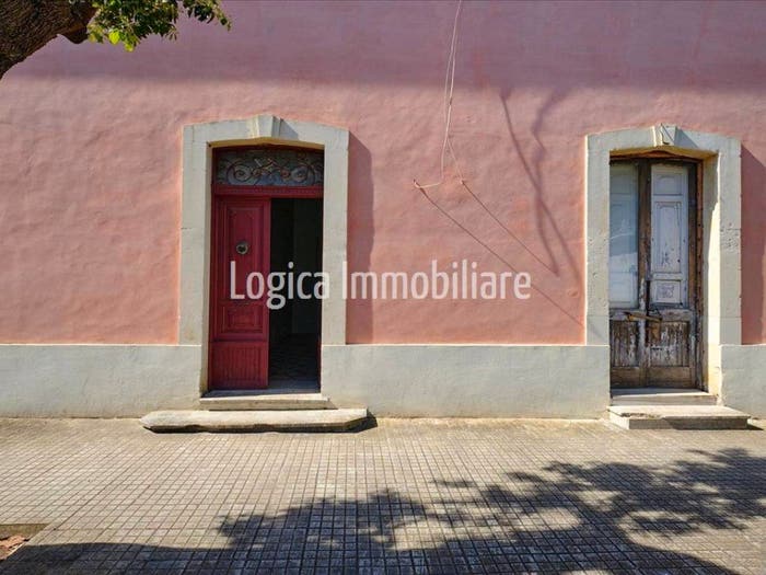 Casa con 6 locali in vendita in Via Roma, Centro, Carmiano