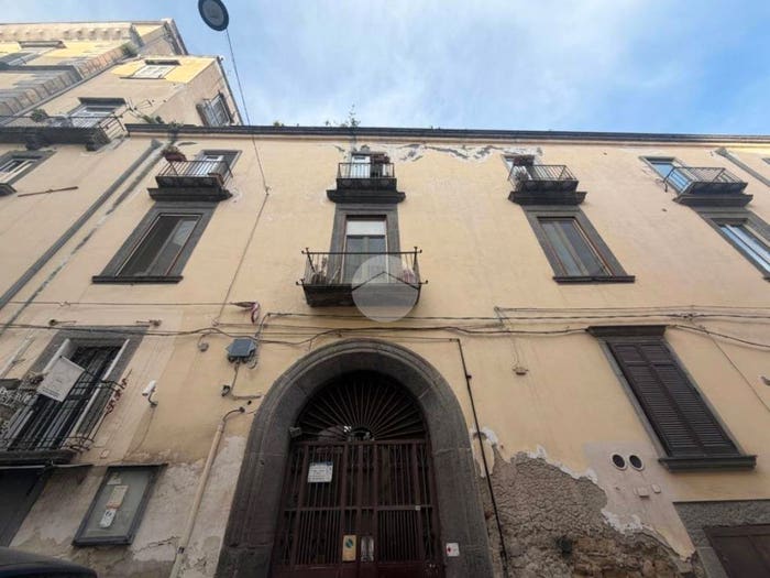 Appartamento con 6 locali in vendita in Via Stella, Sanità, Napoli