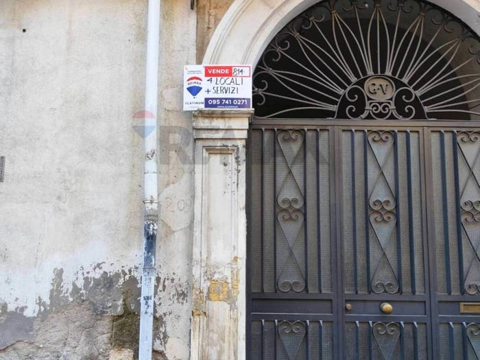 Appartamento quadrilocale in vendita in via Giovan Battista Nicolosi, Paternò