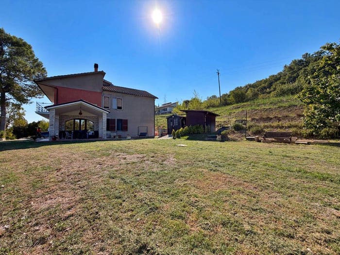 Casa con 6 locali in vendita in Vocabolo Camerano, Orte Scalo, Orte