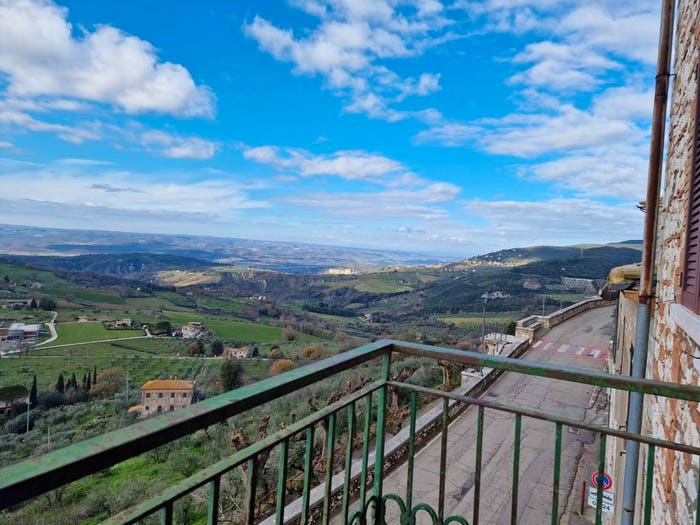 Casa con 6 locali in vendita in Viale Regina Margherita, Lugnano in Teverina