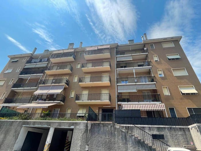Appartamento trilocale in vendita in Via Natale Gallino, Pontedecimo, Genova