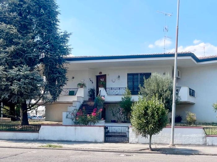 Casa con 6 locali in vendita in Via Francesco Cassetti, Centro, Finale Emilia