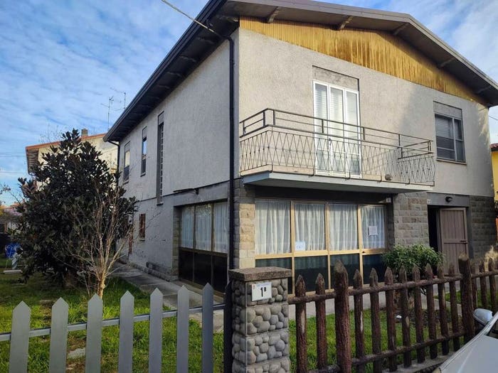 Casa con 6 locali in vendita in Centro, Bagnacavallo