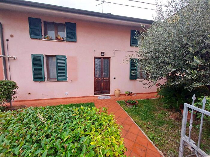 Casa con 5 locali in vendita in Via Ettore Viterbo, Villa San Martino, Pesaro