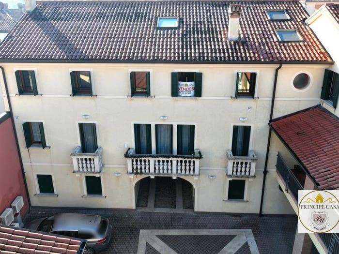 Appartamento quadrilocale in vendita in Viale Fiume, Centro Storico, Este