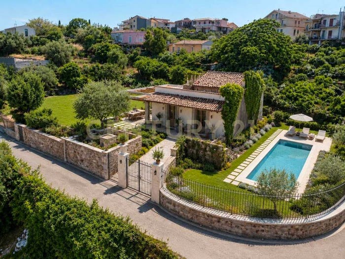 Casa con 6 locali in vendita in Via Castelnuovo Don Bosco, Mangano Guardia San Giovanni Bosco, Acireale