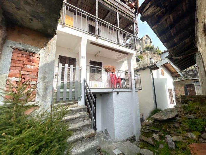 Casa trilocale in vendita in Via Montebello, Ungiasca, Cossogno